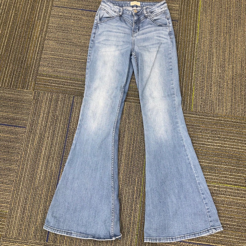 Shyanne Flare Jeans Women 26 Light Blue Excellent Western High Rise Bell Bottom - Picture 2 of 9